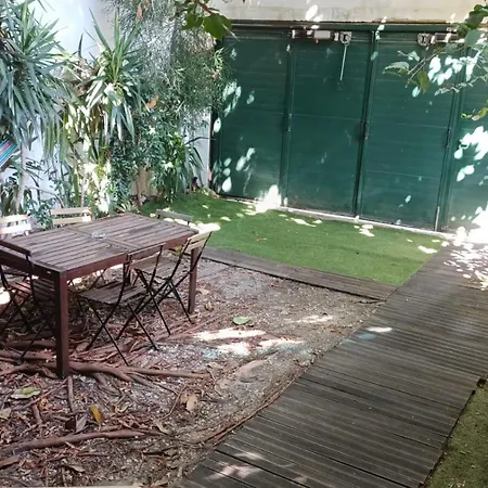 Central, Charming, Quiet, Garden And Parking Лиссабон