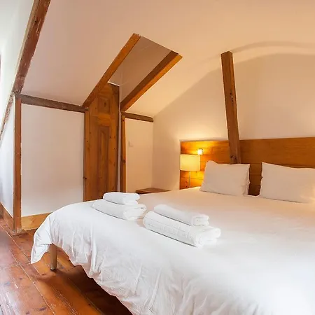 Apartament Central, Charming, Quiet, Garden And Parking Lizbona