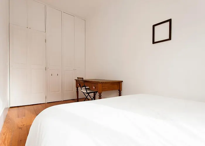 Central, Charming, Quiet, Garden And Parking Apartment Lisbon