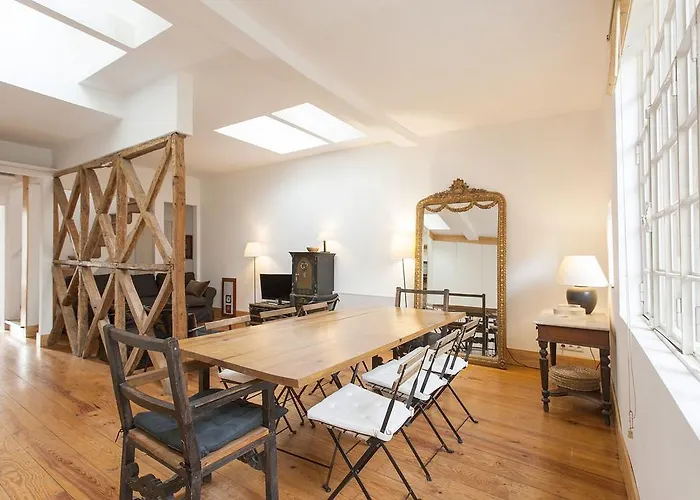 Central, Charming, Quiet, Garden And Parking Apartment