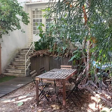 带花园和停车位的中央迷人安静公寓