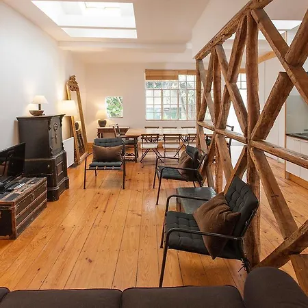 带花园和停车位的中央迷人安静公寓