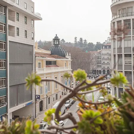 带花园和停车位的中央迷人安静公寓