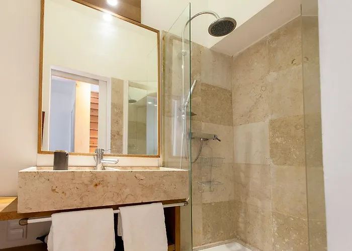 Διαμέρισμα Central, Charming, Quiet, Garden And Parking *