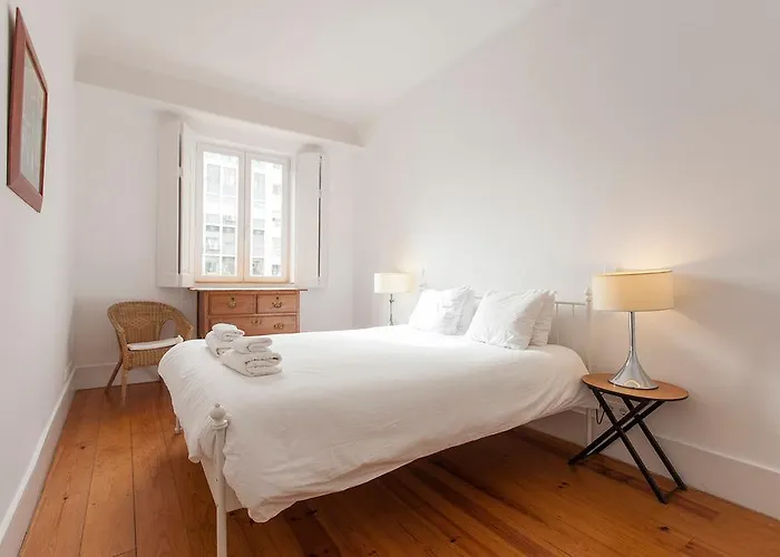 Central, Charming, Quiet, Garden And Parking * Lisboa