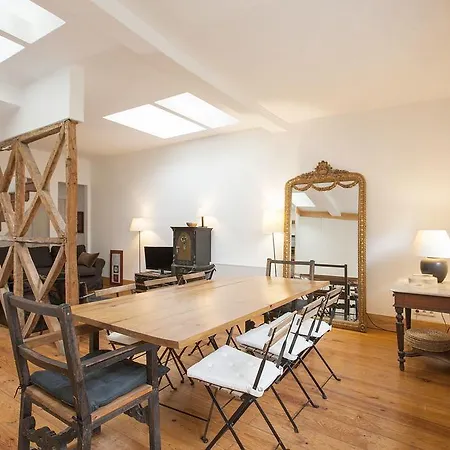 Central, Charming, Quiet, Garden And Parking Apartmán