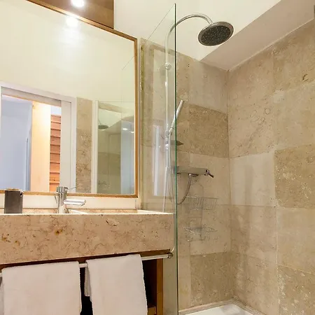 Apartmán Central, Charming, Quiet, Garden And Parking *