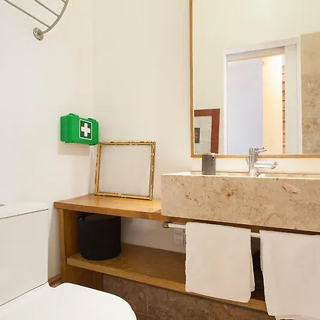 Central, Charming, Quiet, Garden And Parking Apartment
