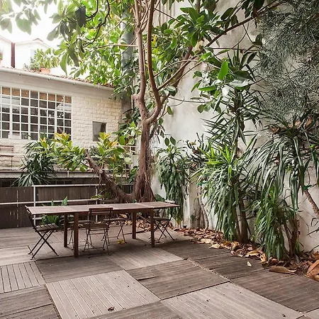 Apartment Central, Charming, Quiet, Garden And Parking Lisbon
