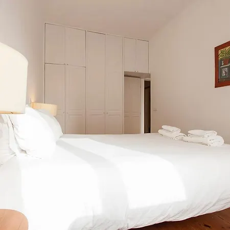 Central, Charming, Quiet, Garden And Parking Apartment