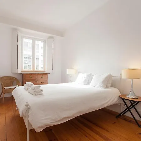 Central, Charming, Quiet, Garden And Parking * Lisboa